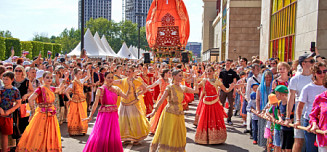 1 колесница, 20 тематических зон, более 30 свадеб и 200 танцоров: на «Острове Мечты» пройдет международный фестиваль День Индии-2023
