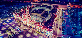 Дед Мороз из Великого Устюга поздравил детей в "Острове мечты" в Москве с началом лета об этом сообщает "Рамблер"